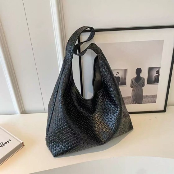 Niche design woven bag for women, textured, versatile, suitable for commuting, sophisticated and minimalist, shoulder bag/underarm bag.